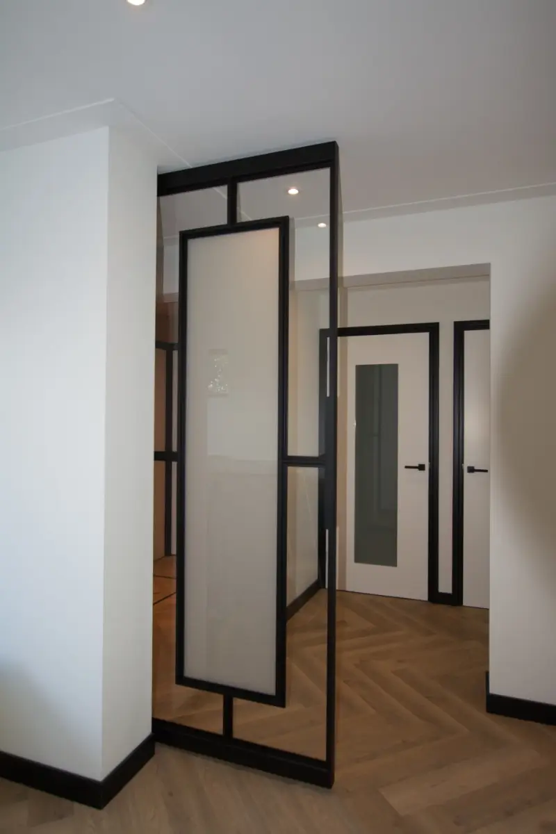 Mat glas in combinatie met helder glas in stalen taatsdeur Amsterdam