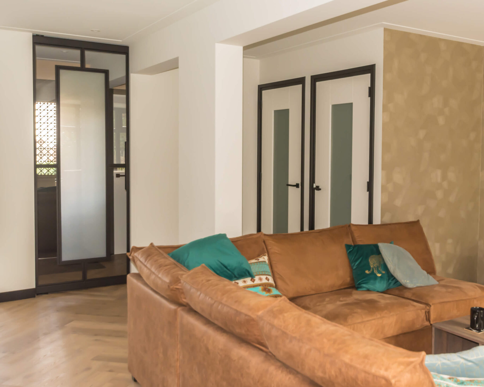 Mat glas in combinatie met helder glas in stalen taatsdeur Amsterdam